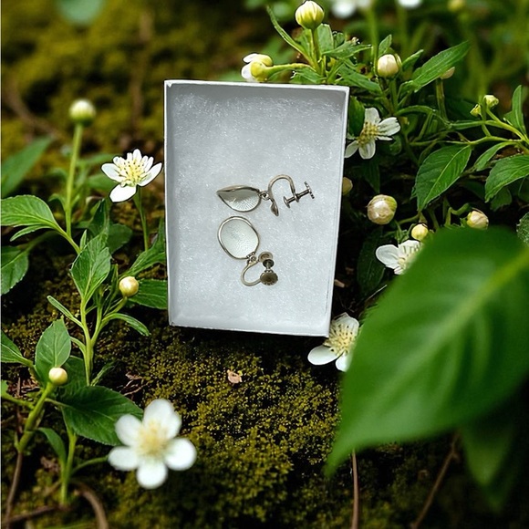 Ivan Holth Sterling Norway White Enamel Guilloche Screw Back Earrings Vintage - Picture 1 of 10